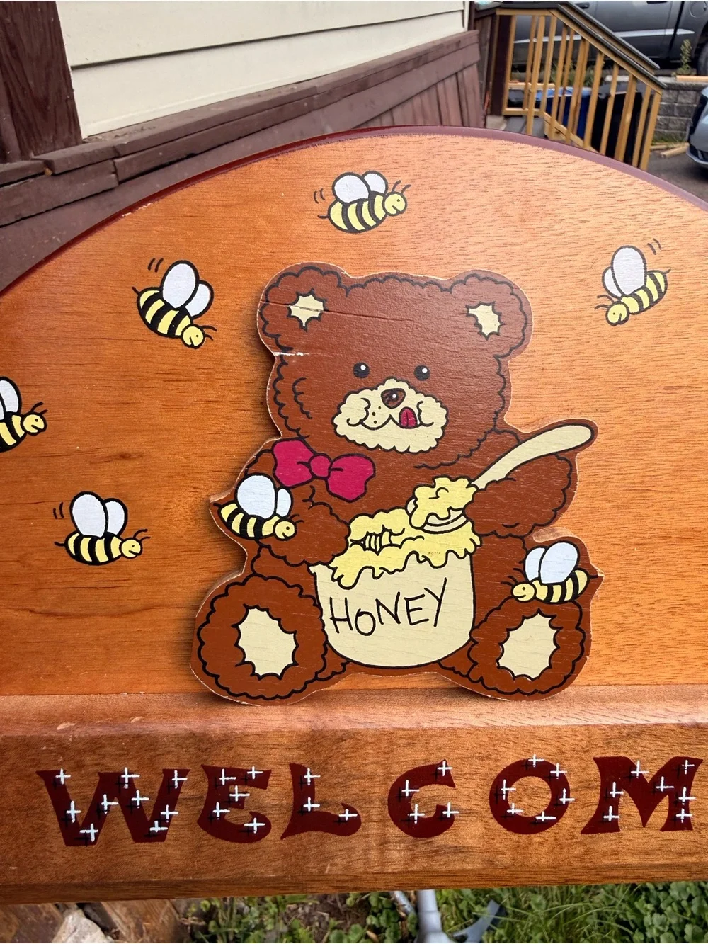 Wooden Brown Bear 'Welcome' Wall Plaque - Honey Bee Design